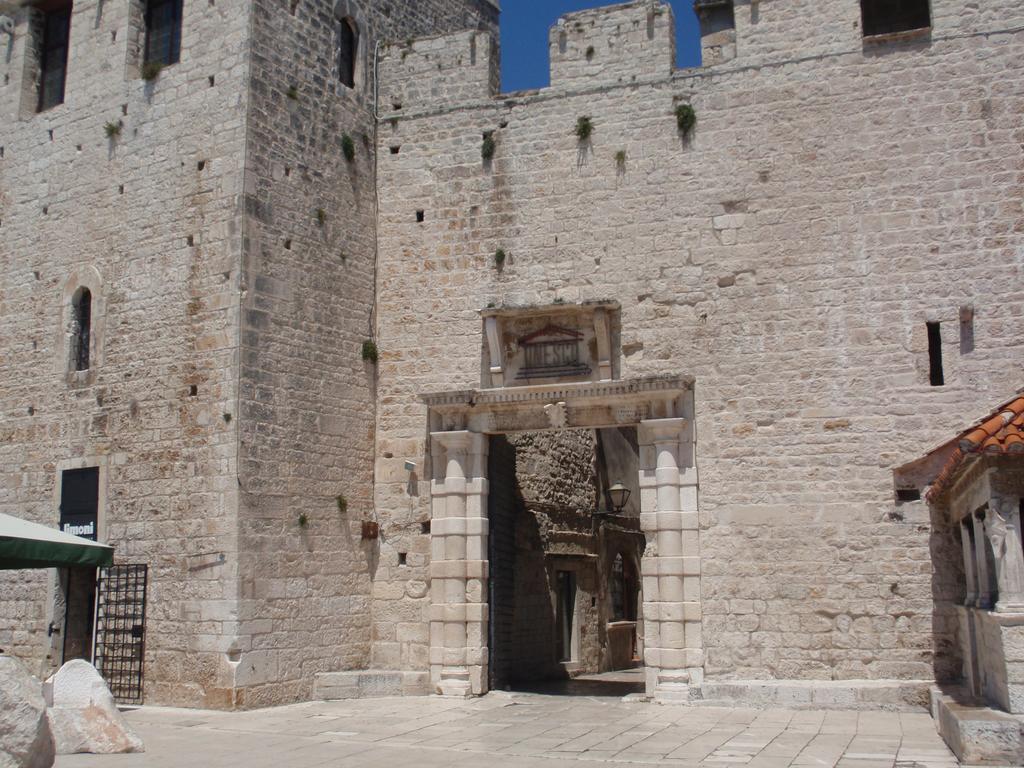 Apartment Fabijanko Oldtown Trogir Exterior photo